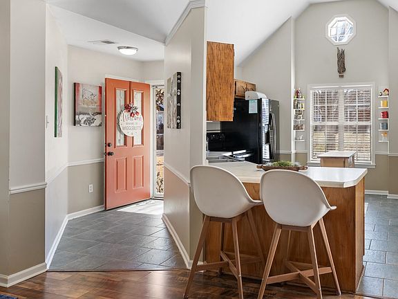 5th image of 64 Boardwalk St