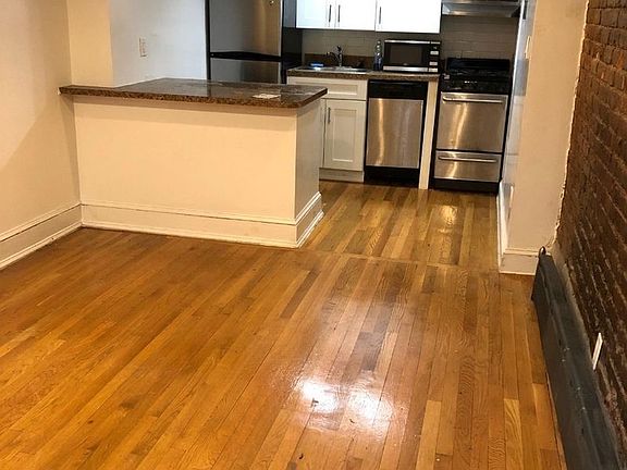 4th image of 137 E 27th St