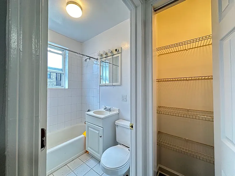 914 W Dakin St #11 — Photo 16