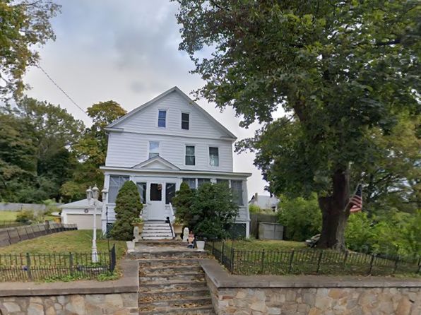8 Woodland St