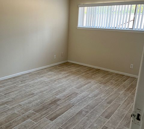 4th image of 471 W Duarte Rd Unit 103