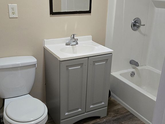 5th image of 5 Janette Ave #1