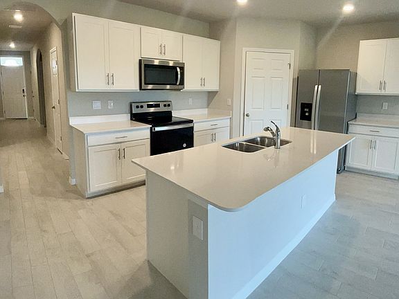 Spacious Kitchen with a really nice Island.