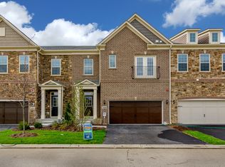204 Belmont Dr, Lincolnshire, IL 60069