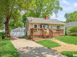 27 Berkshire Dr, Rock Island, IL