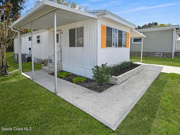 3rd image of 148 Holiday Park Blvd NE