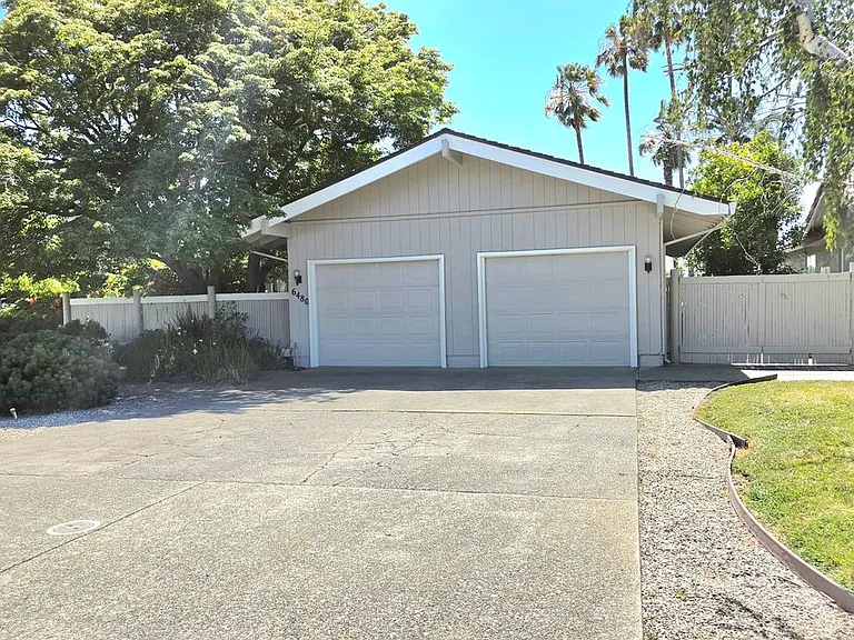 6480 Havenside Dr — Photo 1