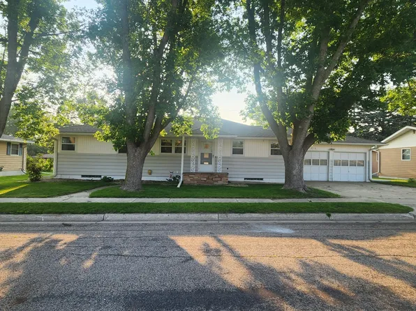 1013 8th Ave SW, Pipestone, MN 56164