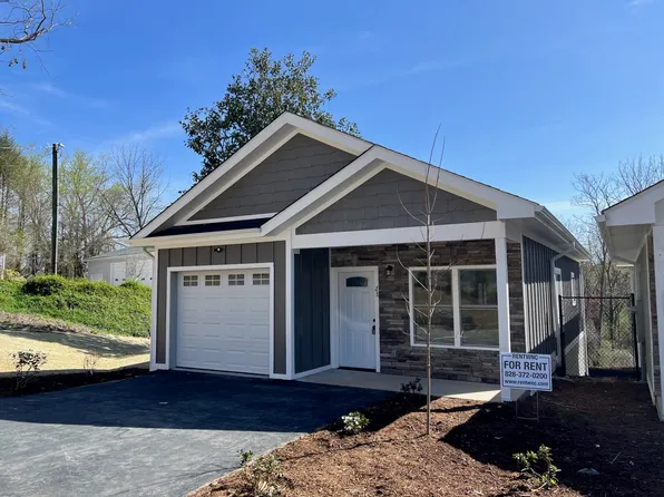 37 Alex Cove Dr, Hendersonville, NC 28792