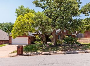 1009 Fox Hill Dr, Edmond, OK 73034