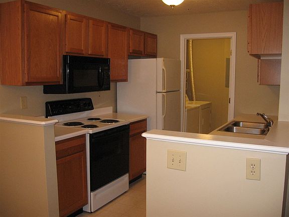 5th image of 1065-1 Wellington Dr APT 1