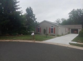 1098 Clubhouse Ct, Schwenksville, PA 19473