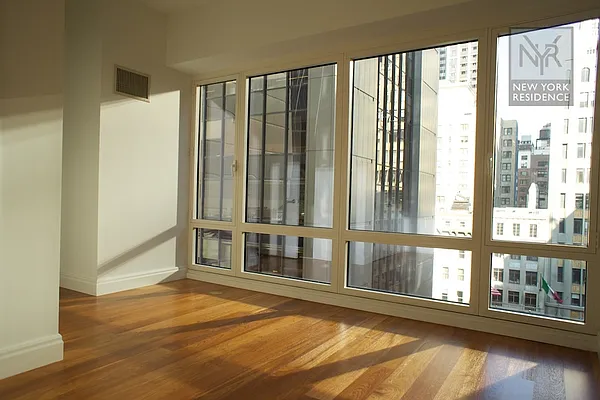 Sold by New York Residence | media 16