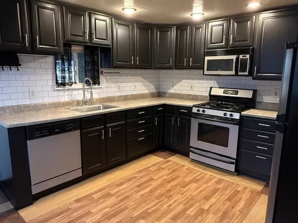 1153 Railroad St, Catasauqua, PA 18032
