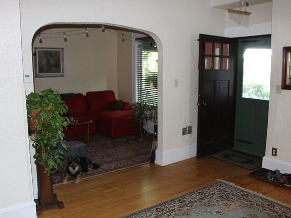 4th image of 620 E Meinecke Ave