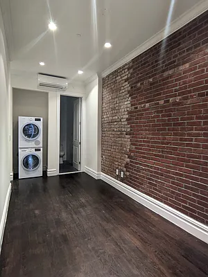 Rented by Avenues Real Estate | media 9