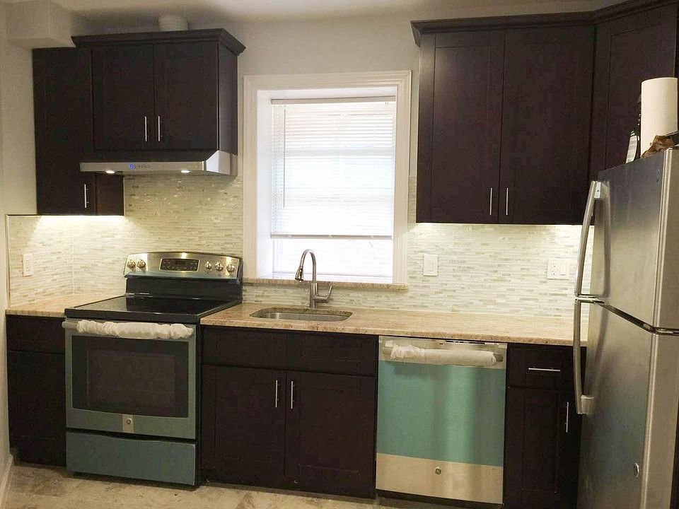 upgraded kitchen with everything you need