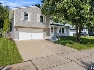 4437 W Castleton Rd, Peoria, IL 61615
