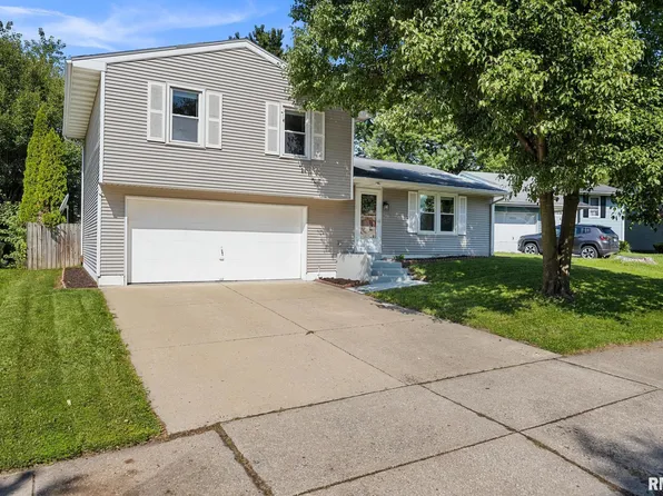 4437 W Castleton Rd, Peoria, IL 61615