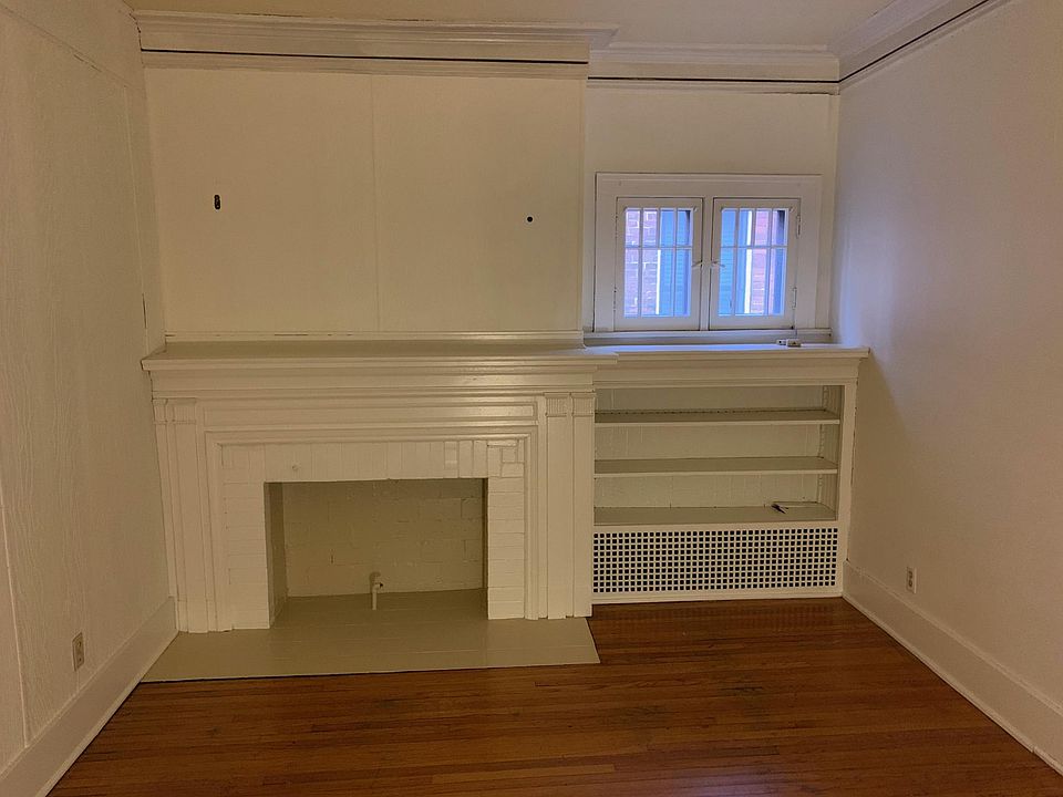 2nd image of 916 W Washington Blvd