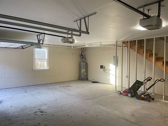 3rd image of 2222 Ashwood Ave APT B