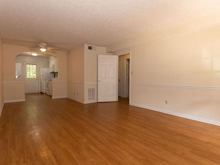 Greenwood Apartments — Photo 7
