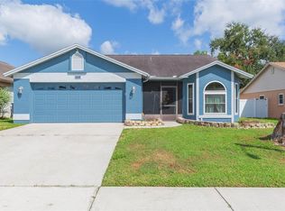 607 Sand Ridge Dr, Valrico, FL 33594