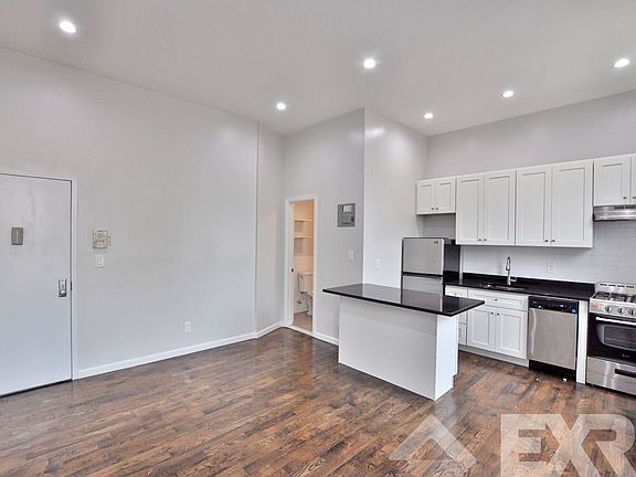 3rd image of 258 Halsey St #1R