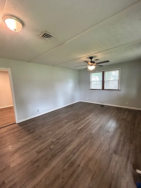 3 bed, 1200 sqft, $1,500 — Photo 4