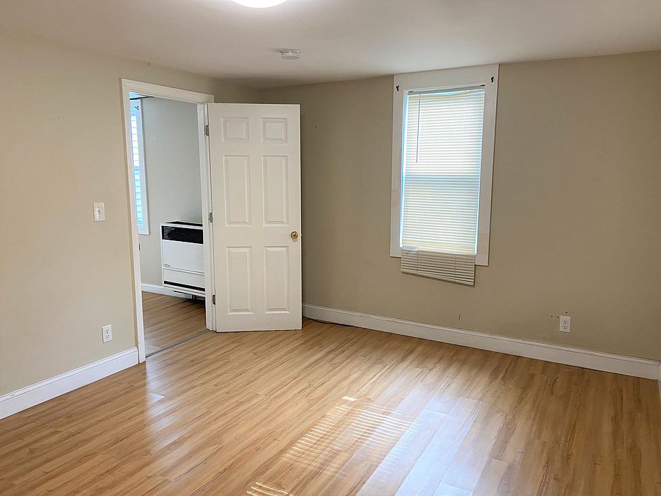 20 Cottage Street 20 Cottage St Leominster MA Zillow