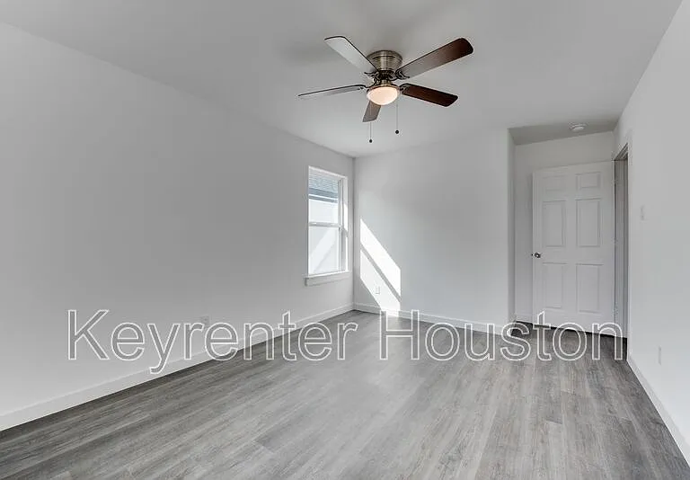 8126 Sterlingshire St #B — Photo 17