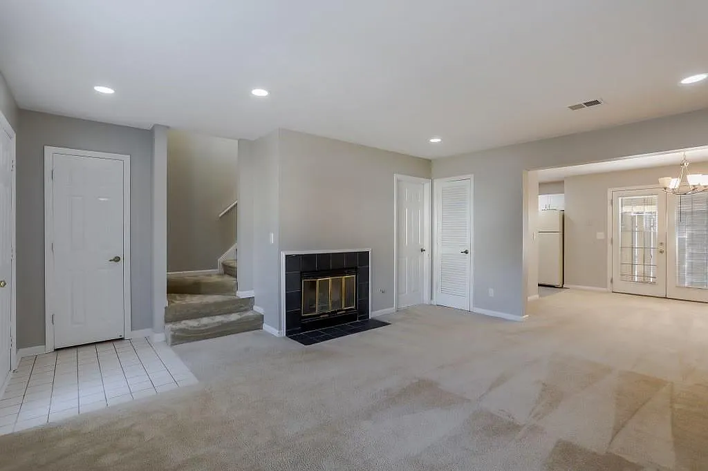 2 bed, 2.5 bath, 1240 sqft, $1,800 — Photo 3