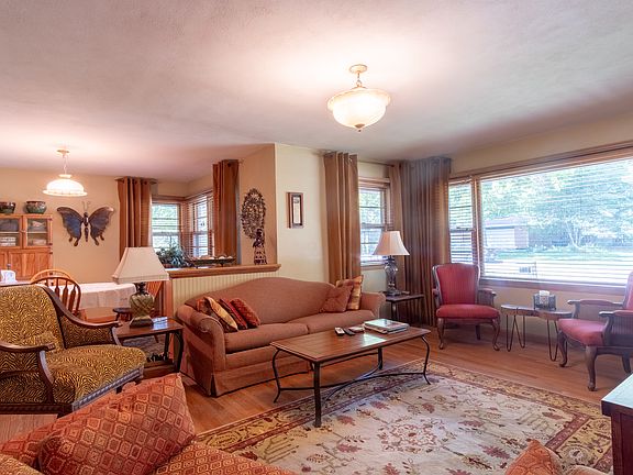 4th image of 1721 Stratford Ln