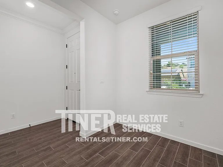8082 Avanti Dr — Photo 10