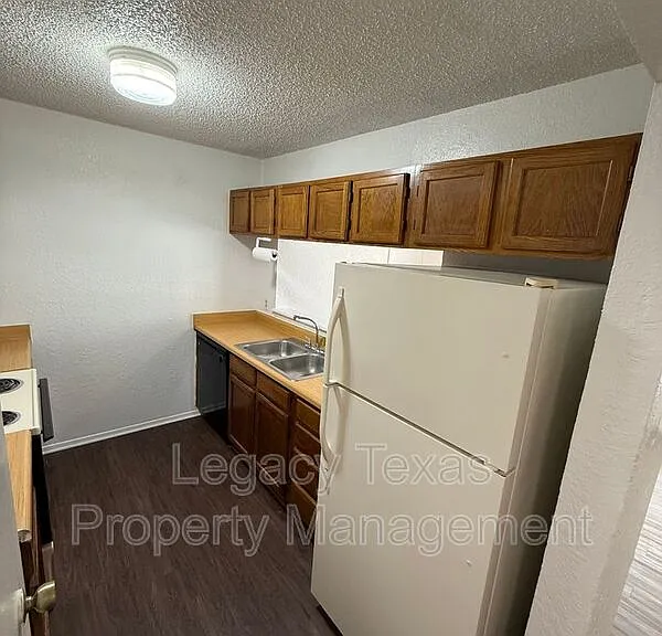 1715 Short St #D — Photo 11
