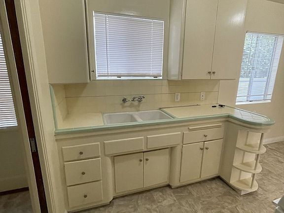 2nd image of 570-574 W 18th St #572