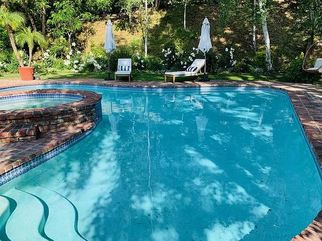 4542 Westchester Dr — Photo 1