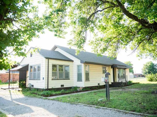 1103 N Main St, Tonkawa, OK 74653
