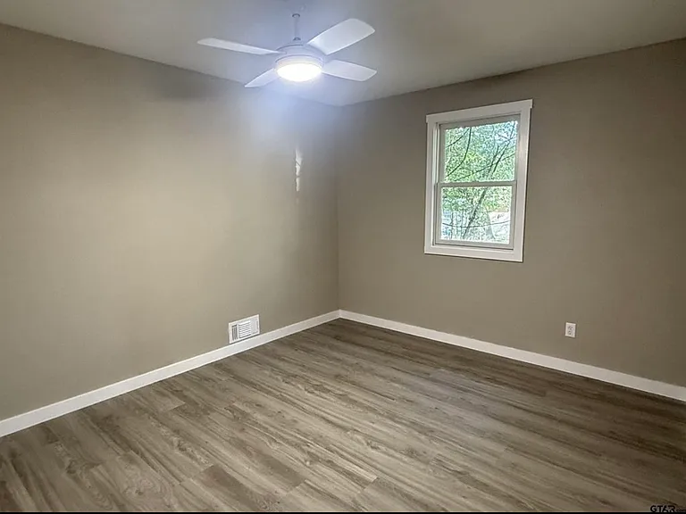 606 Walnut Cir — Photo 2