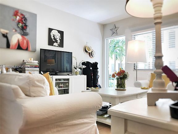 2nd image of 1840 James Ave APT 10