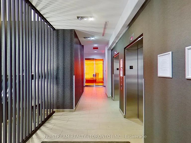 560 Front St W #829 — Photo 4