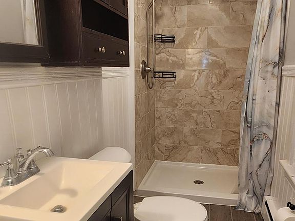 4th image of 28 Windermere Ave #1