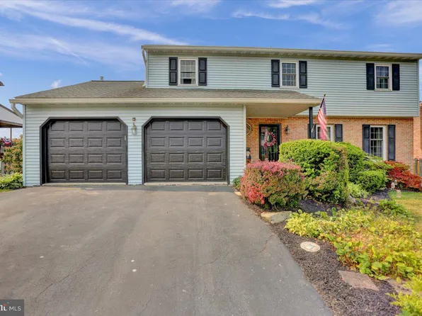 1860 White Oak Dr, Sinking Spring, PA 19608