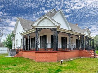 409 N Main St, Gladewater, TX 75647