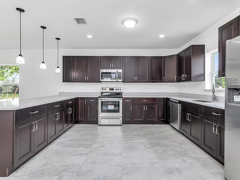 2360 NW 14th St — Photo 3