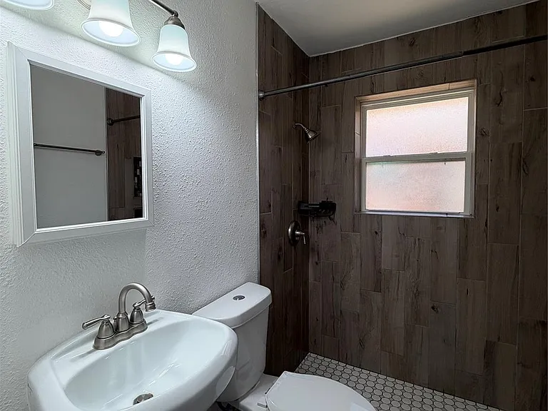 815 Waverly St — Photo 10