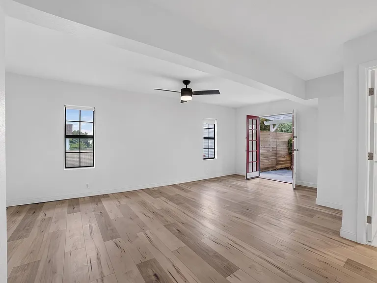 655 W Ontario Ave — Photo 29