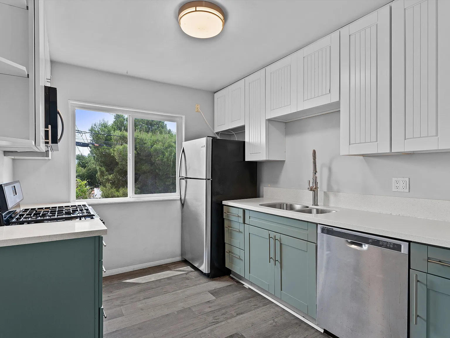 2 bed, 750 sqft, $2,395 — Photo 3