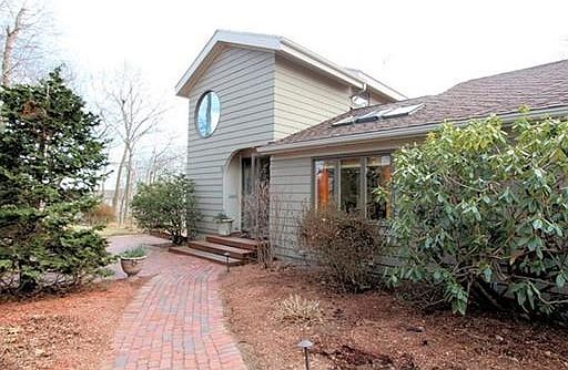 35 Brackenbury Ln, Beverly, MA 01915 | Zillow