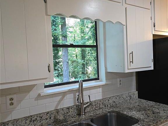 2nd image of 2053 Forest Ct